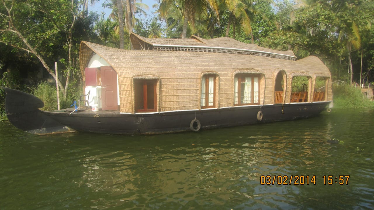 Houseboat von außen Indraprastham Houseboat