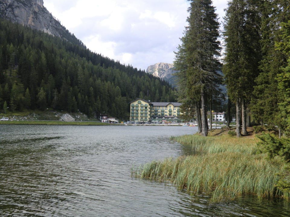 Fernblick auf das Hotel Grand Hotel Misurina