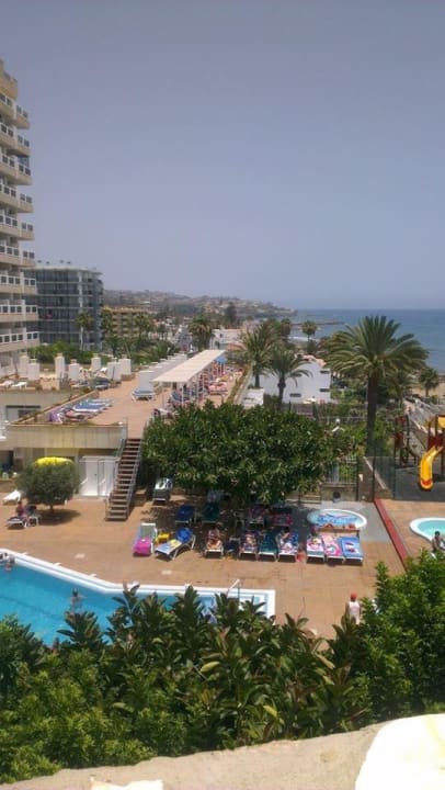 Blick von außen zum Pool Hotel Europalace