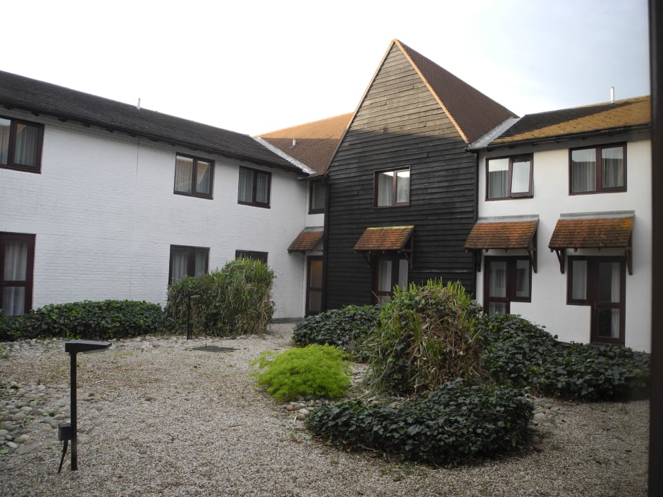 Innenhof Hotel Holiday Inn Ashford Central