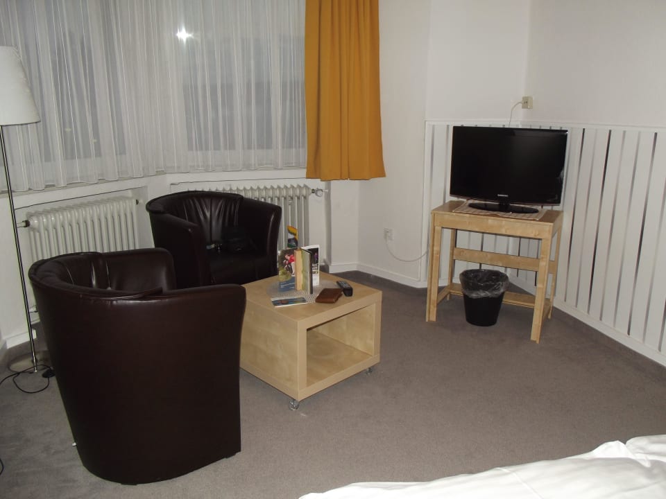 Sitzecke mit TV Hotel  Wappenhof