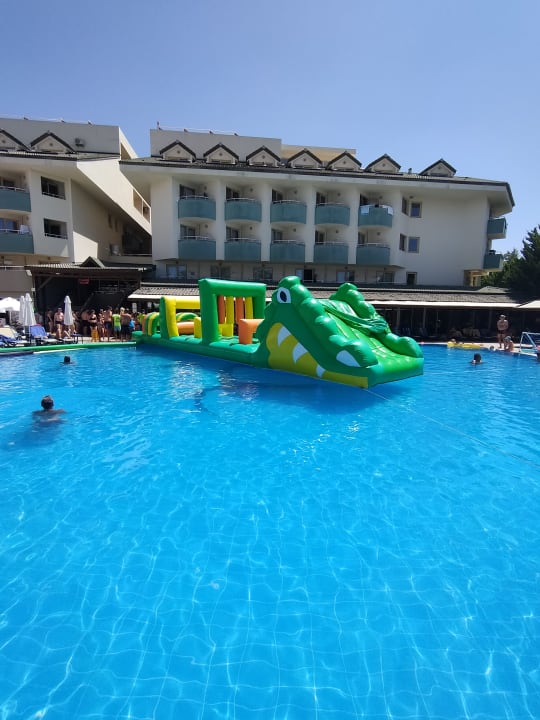 Pool Side Breeze Hotel