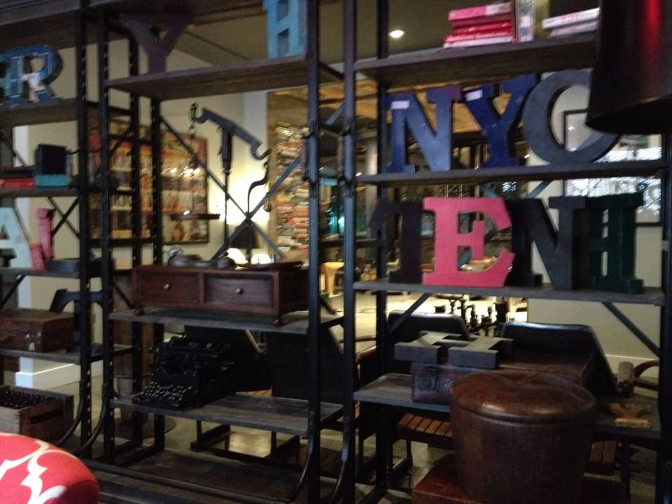 Hotellobby Fr"uhst"ucksecke. The Paper Factory Hotel