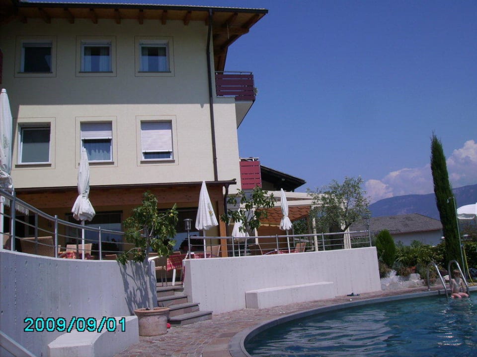 Pool und Barbereich Garni Erika