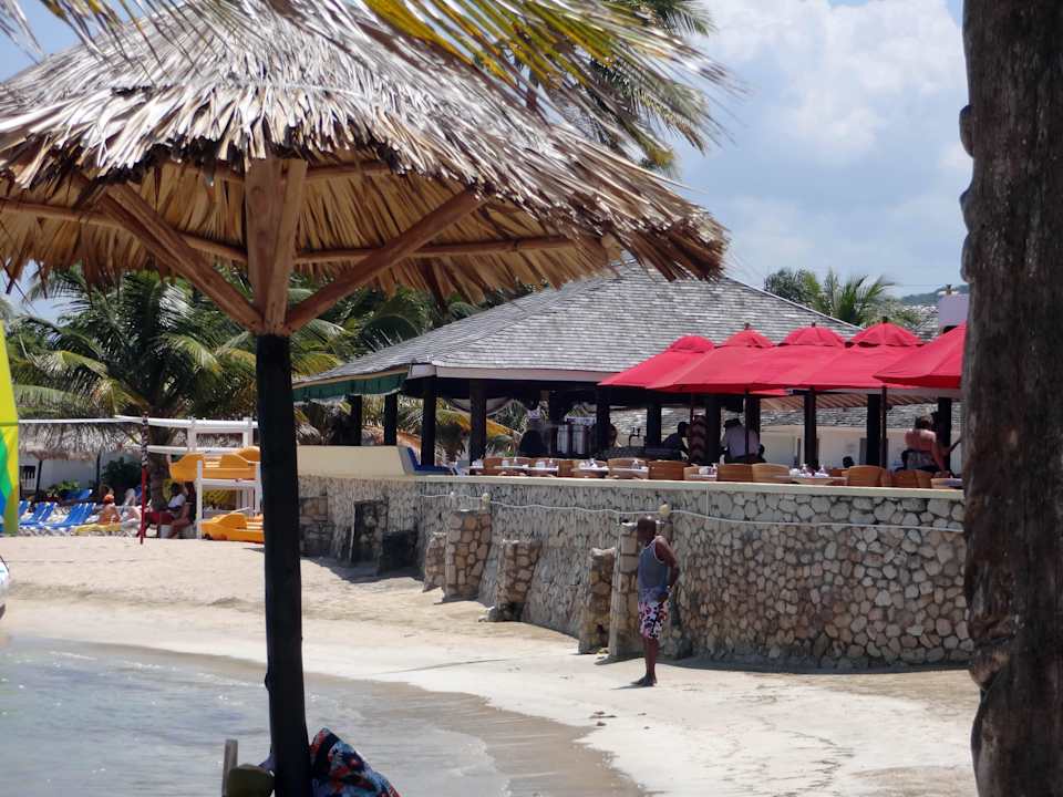Poolbar und Terrasse Grand Muthu Club Caribbean Runaway Bay
