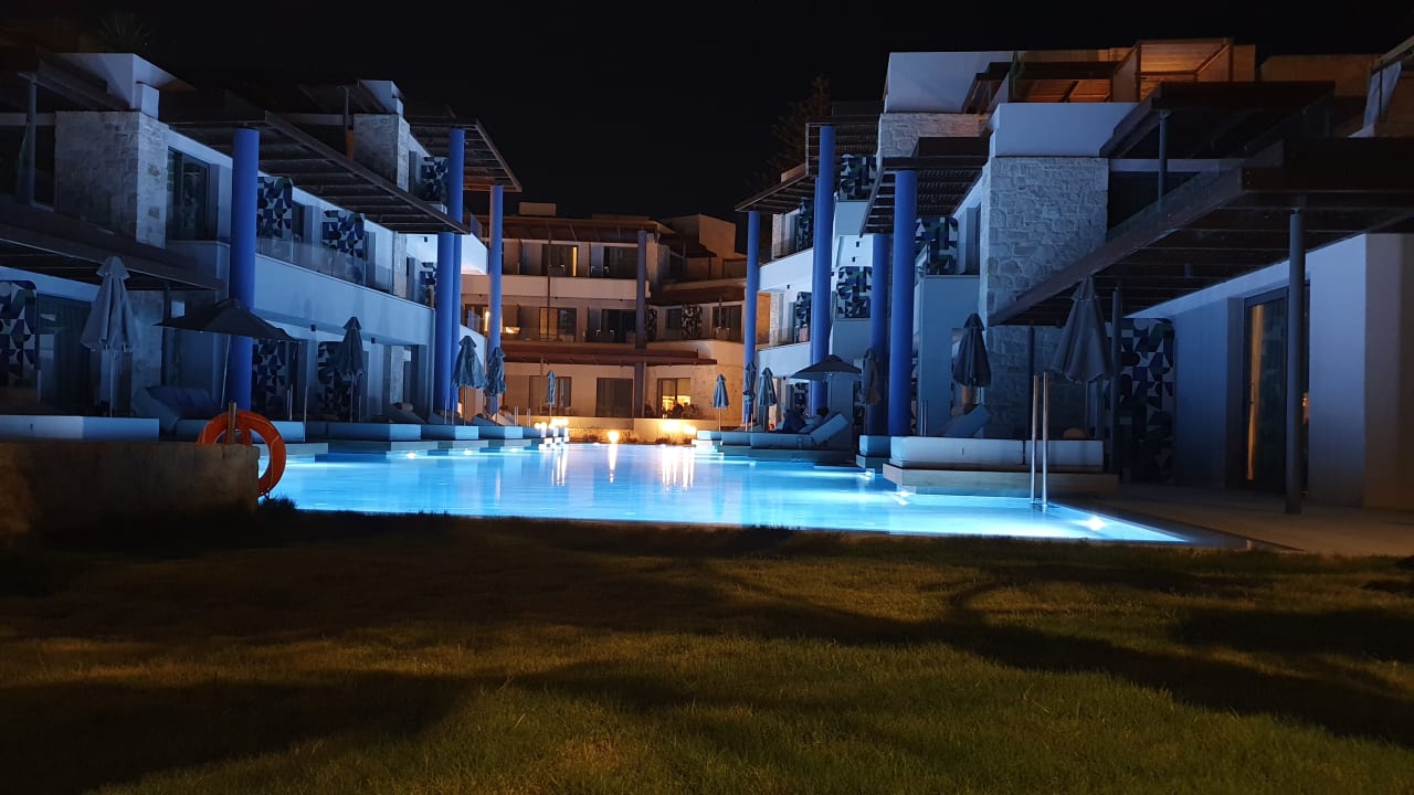 Außenansicht Paralos Kosta Alímia