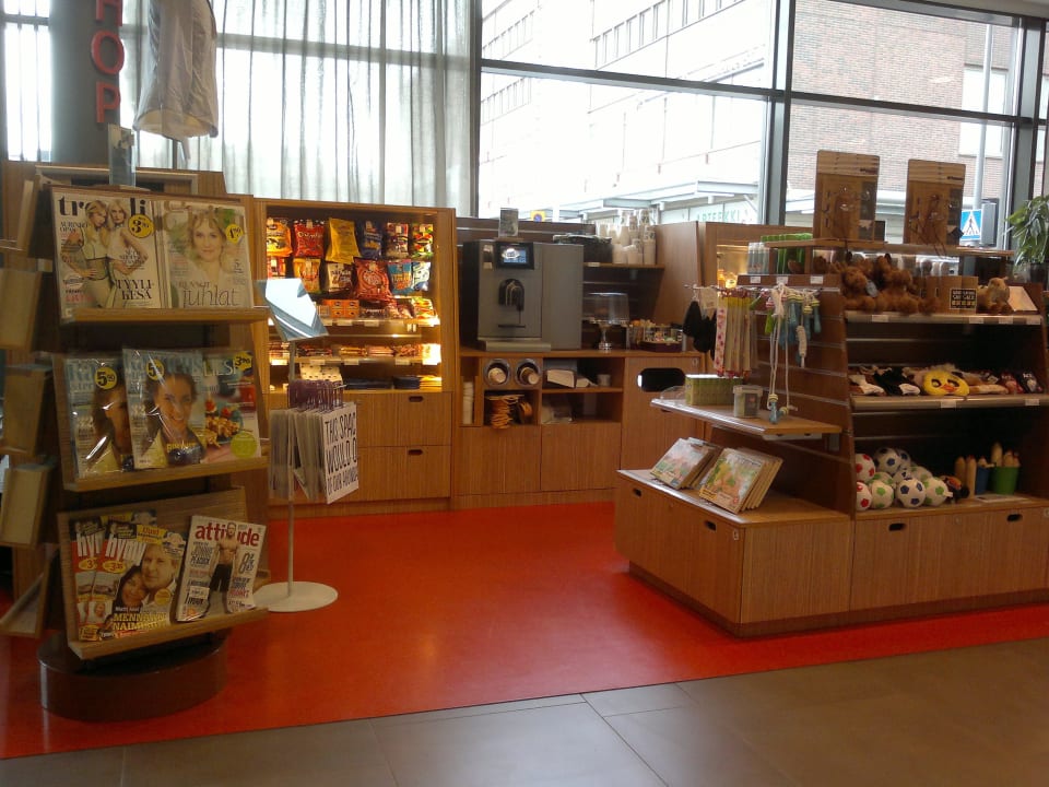 Shop at lobby Hotel Scandic Tampere City