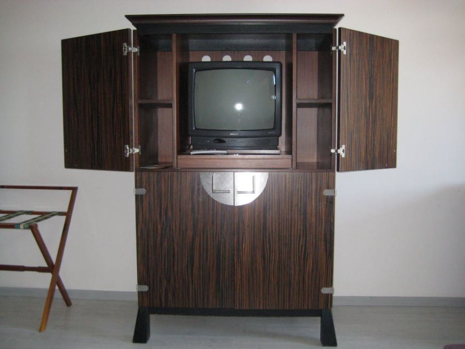 Fernsehschrank in der Phönix Hills Suite Asteria Family Belek