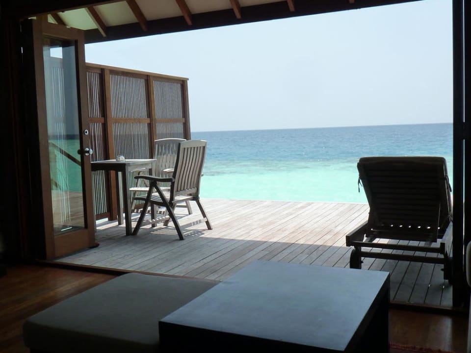 Ausblick vom Zimmer aufs Meer Veligandu Maldives Resort Island