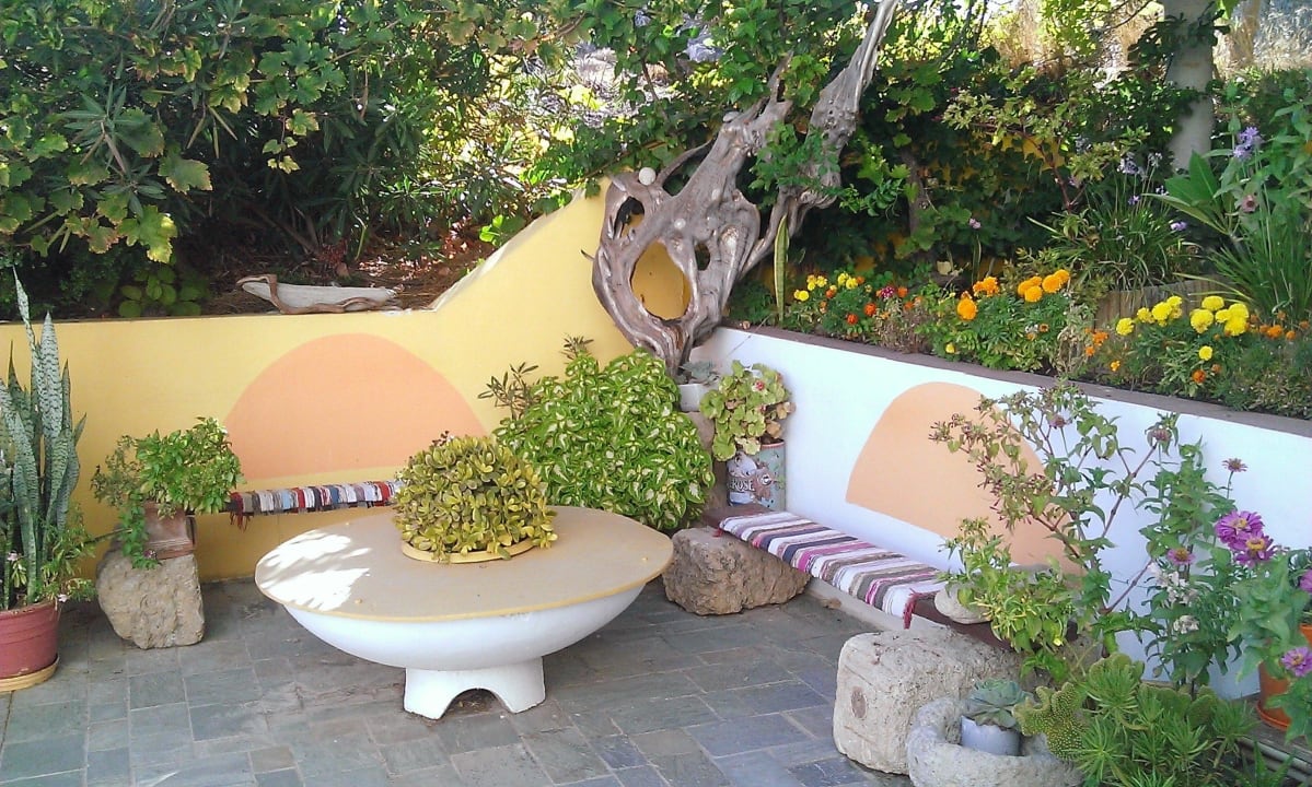 Sitzecke auf der Terrasse Hotel Aris