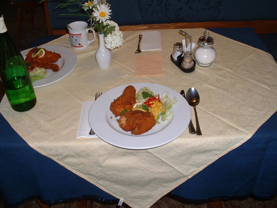 Das Backhenderl ist angerichtet Hotel Schwengerer