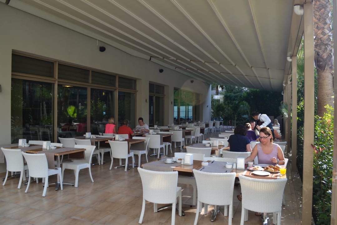 Sitzplätze im Restaurant außen Port Side Resort Hotel