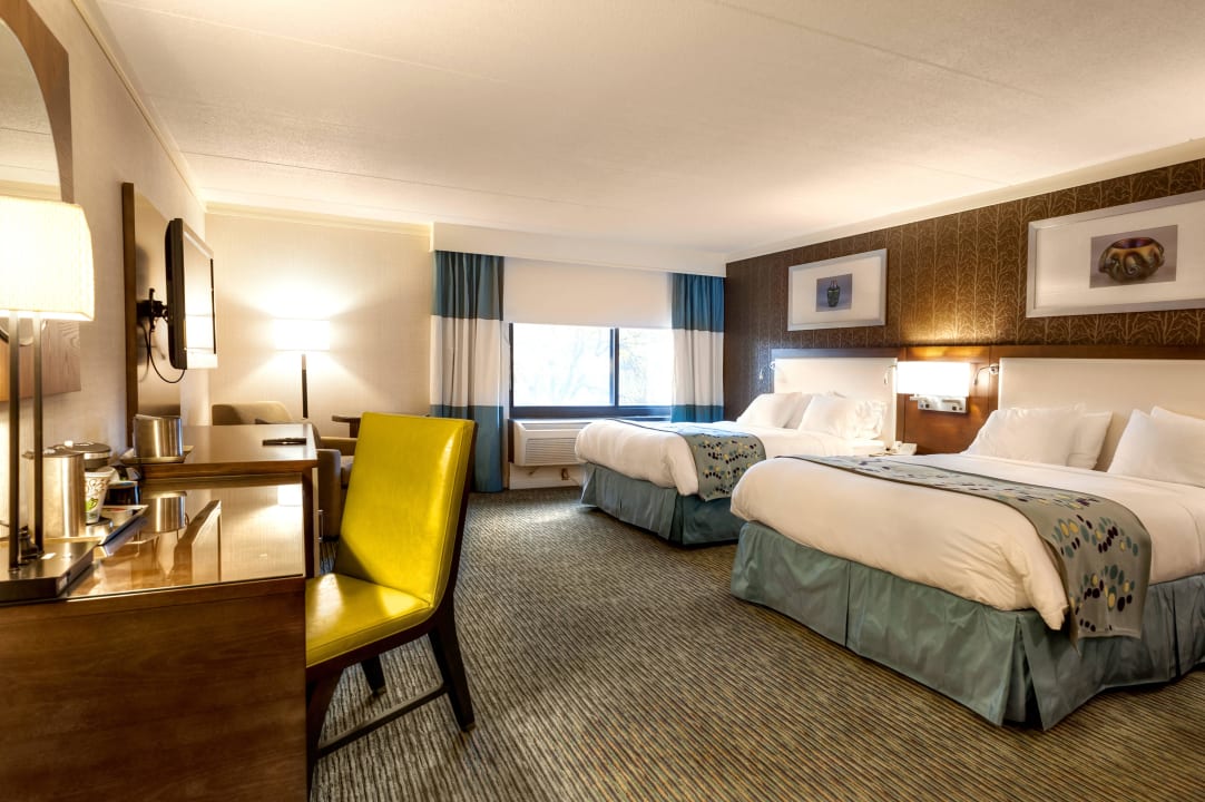 Double Queen Guest Room Radisson Hotel Corning