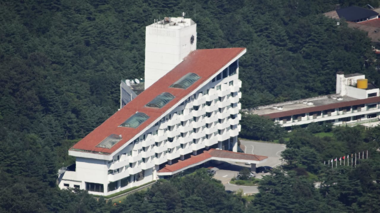 Die großen Dachfenster sind bei den Golfanlagen Hotel Sorak Park