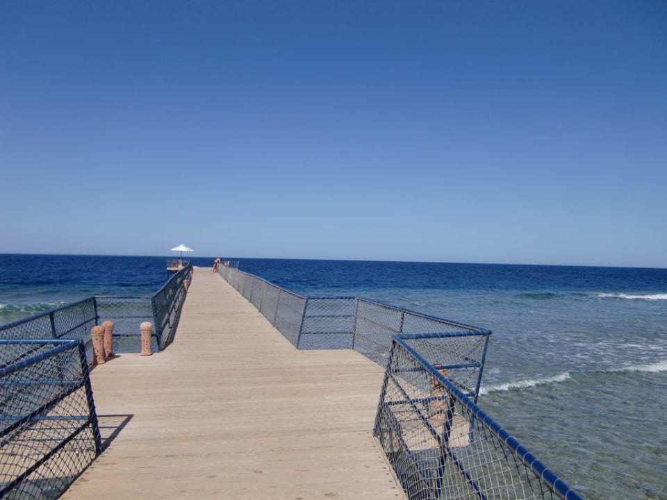 Steg beim Crowne Plaza Pickalbatros Sands Hotel - Port Ghalib