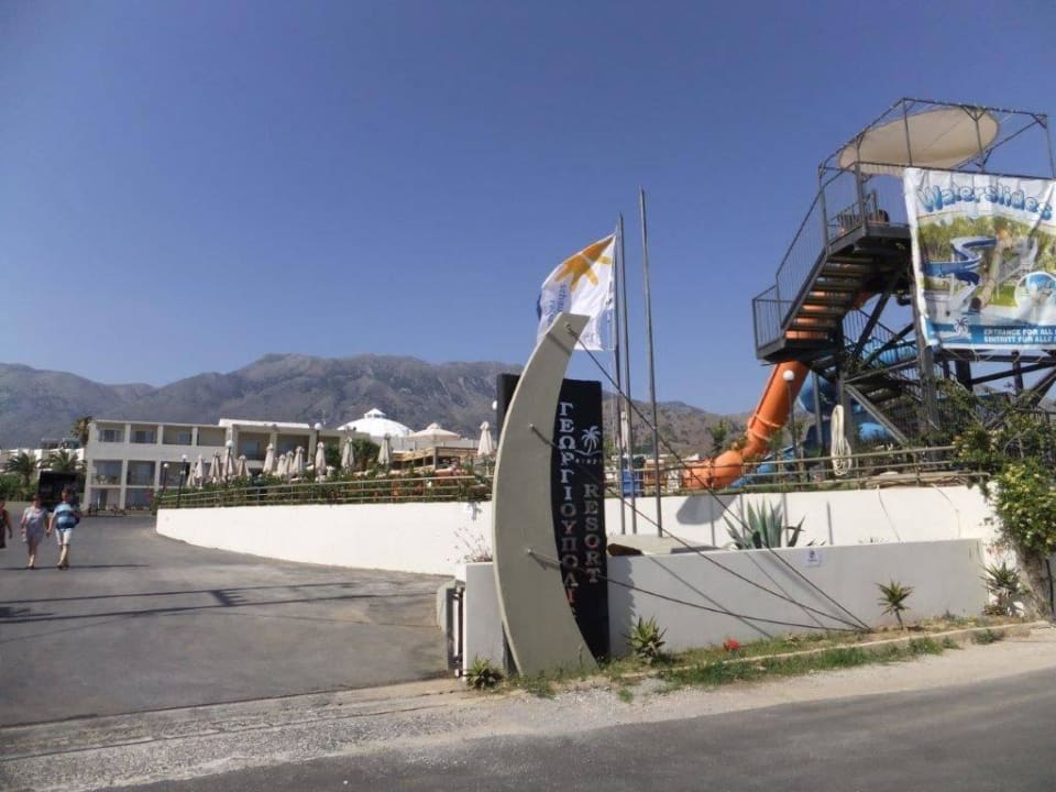 Hoteleingang HARPIN Georgioupolis Resort Aquapark & SPA