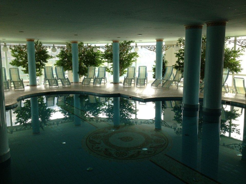 Pool Grand Hotel Zell am See