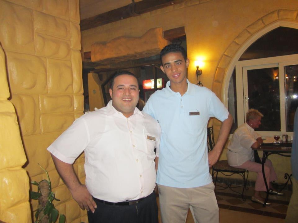 Zwei sehr nette Kellner im Hauptrestaurant Pickalbatros Alf Leila Wa Leila Resort - Neverland Hurghada