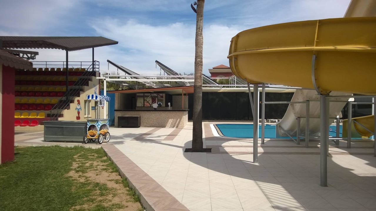 Poolbereich mit Bar Hotel Orfeus Park