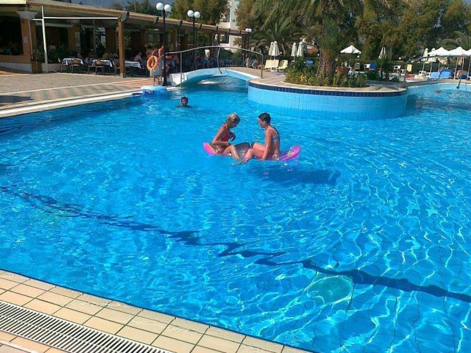 Im Pool  Hydramis Palace Beach Resort