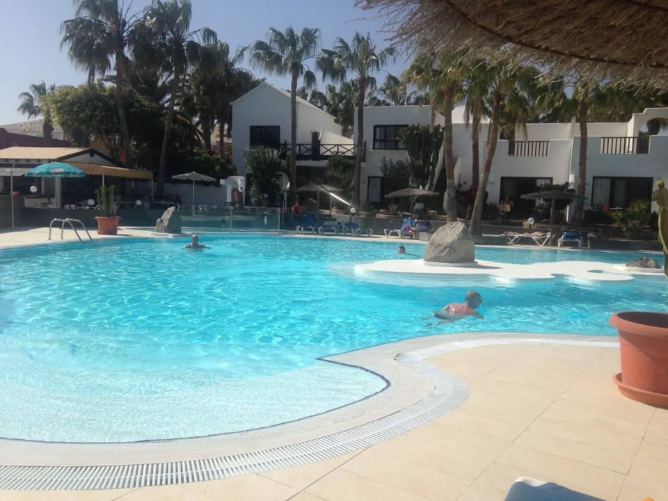 Pool Bahia Calma Beach