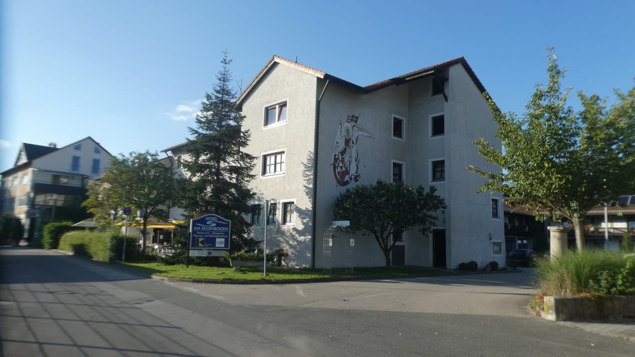 Außenansicht Hotel am Regenbogen