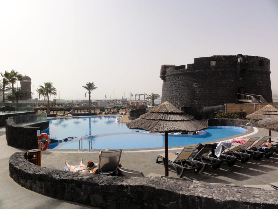 Pool neben hist. Wachturm Barceló Fuerteventura Castillo