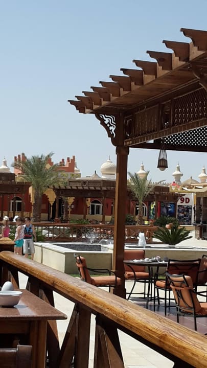 Die Anlage wo die Restaurants drumherum stehen Pickalbatros Alf Leila Wa Leila Resort - Neverland Hurghada