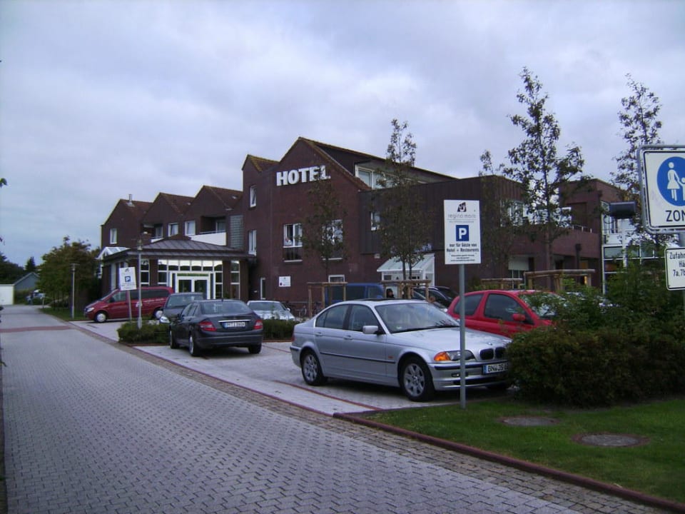 Blick Auf Hotel Parkplatz Hotel Regina Maris Norden HolidayCheck Niedersachsen