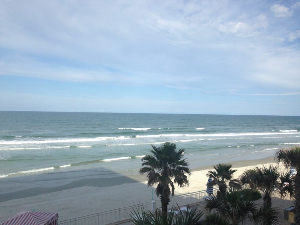 Strand vom Balkon Hotel The Shores Resort & Spa