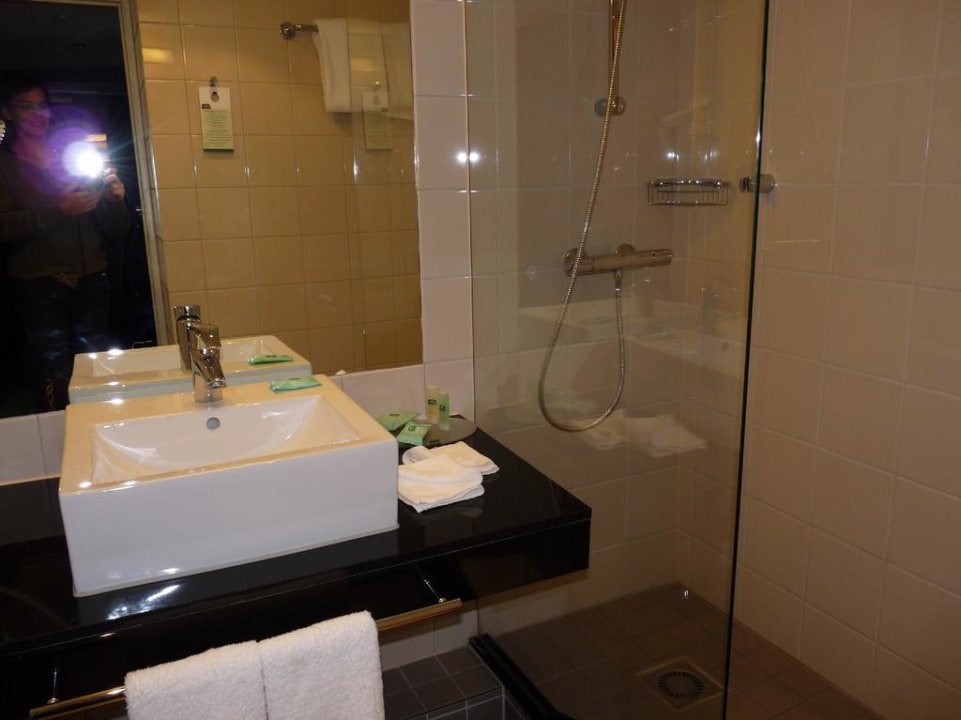 Bad Hotel Courtyard by Marriott Paris Saint Denis