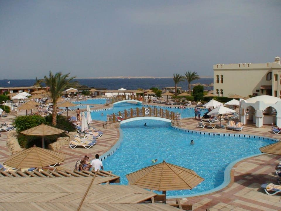 Großer Pool Charmillion Club Resort