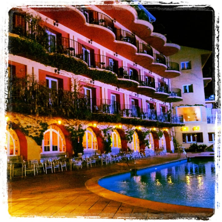 Area de la piscina noche Hotel Los Angeles & SPA