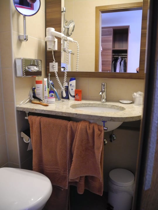 Waschtisch und Toilette Hotel Knaus