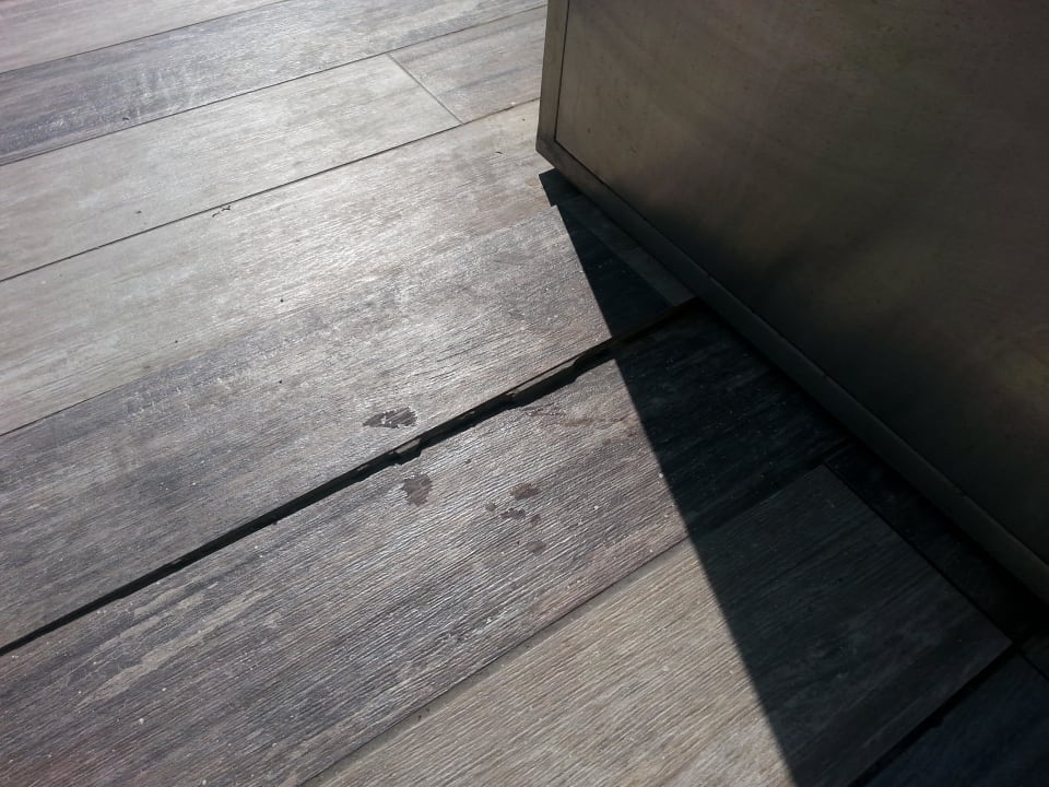 Lose defekte Fliesen Castival Hotel