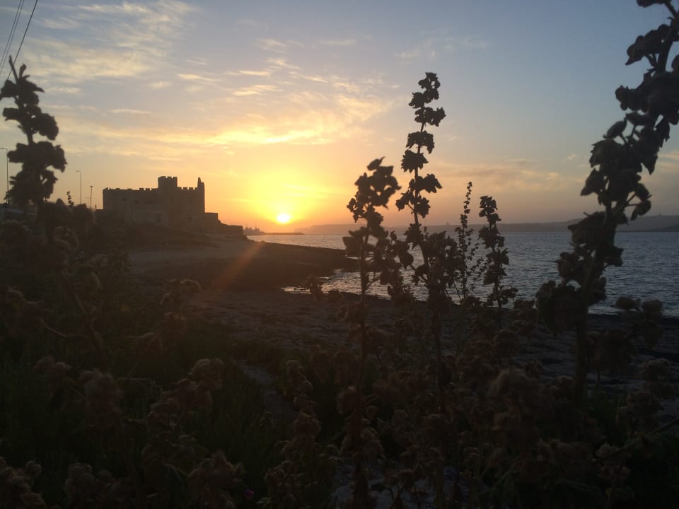 Sonnenuntergang vorm Hotel Riviera Spa Resort - Adults Only