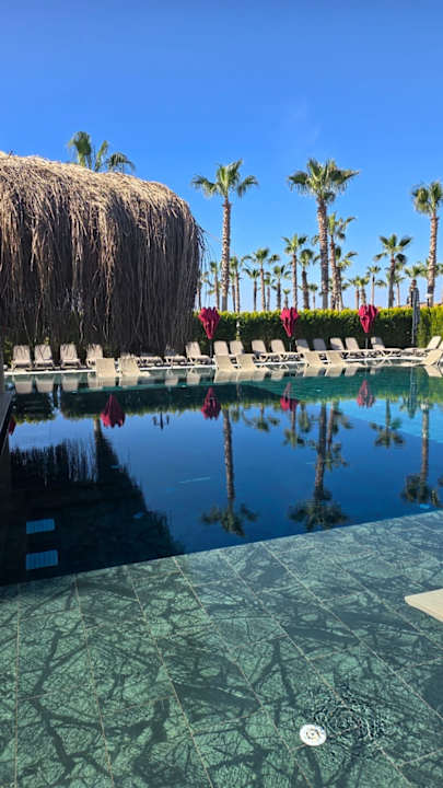 Pool Serenity Queen Hotel