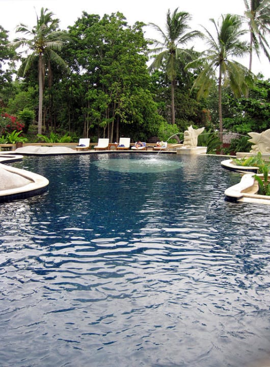 Верхний ярус бассейна Sensi Paradise Beach Resort