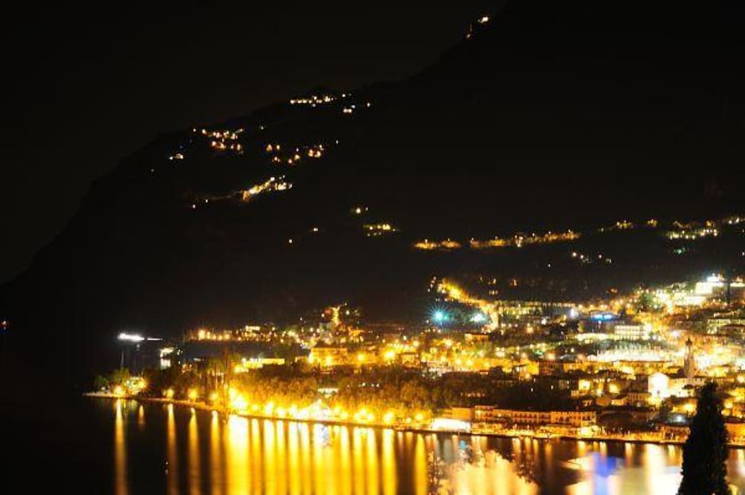 Lichtermeer bei Nacht Centro Vacanze La Limonaia