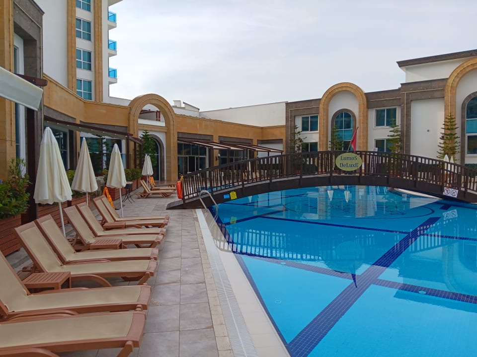 Pool The Lumos Deluxe Resort Hotel