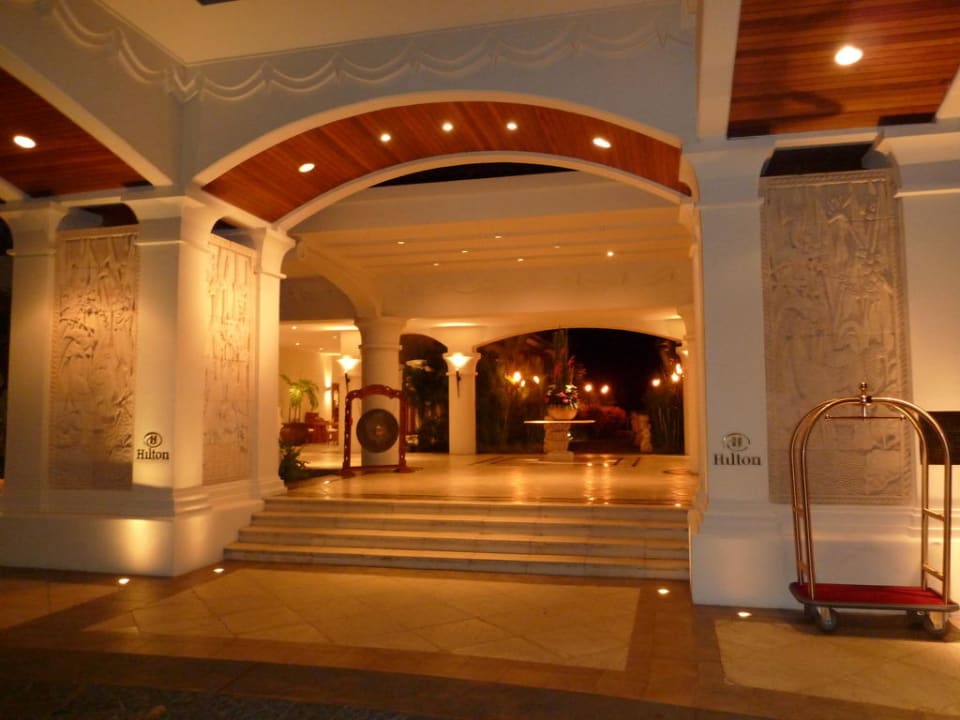 Abendliche Lobby Hilton Mauritius Resort & Spa