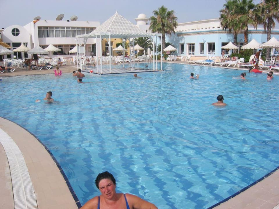 Schöner Pool Eden Club