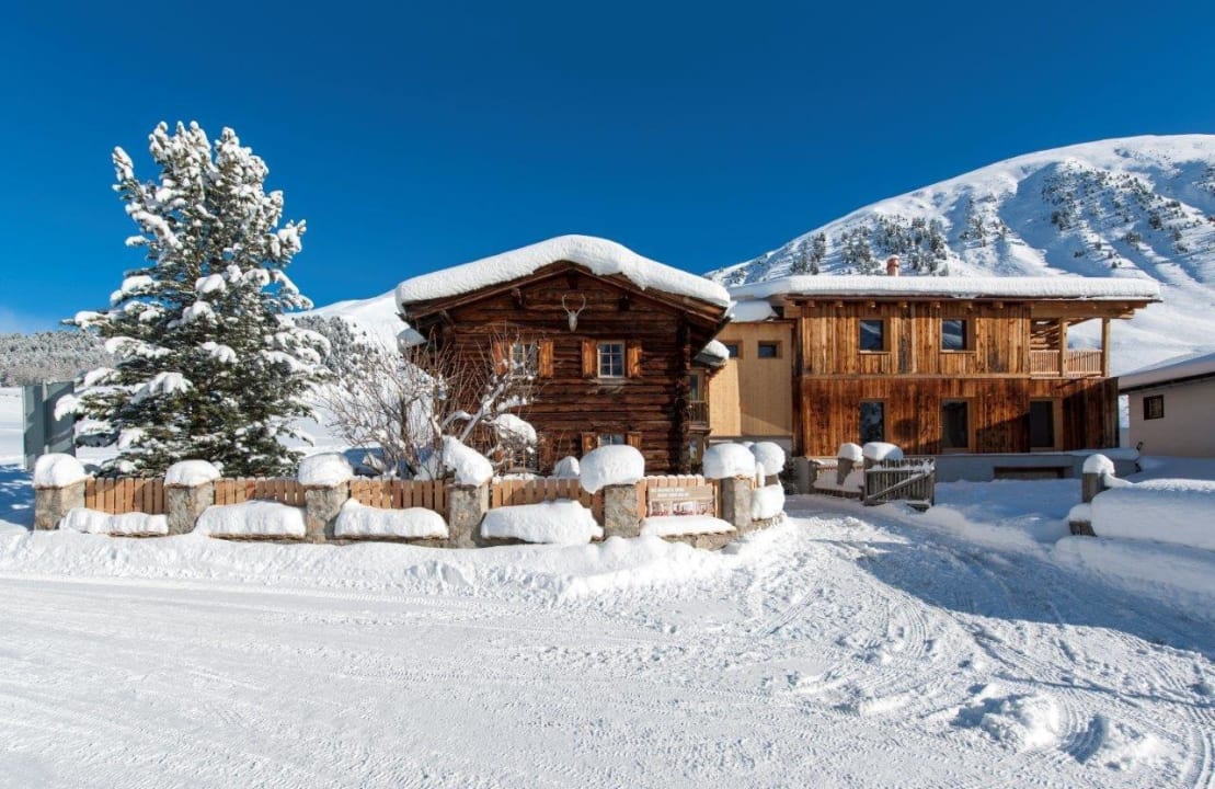Chalet im Winter Chalet Berghof Sertig