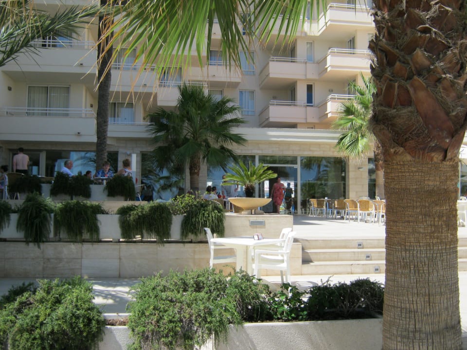 Blick zur Bar und Essensraum Aparthotel Playa Dorada
