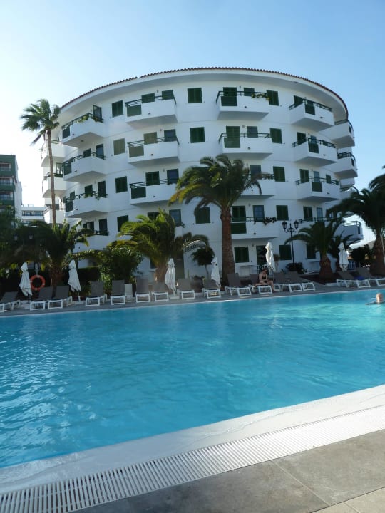 Pool und Gebäude Servatur Playa Bonita