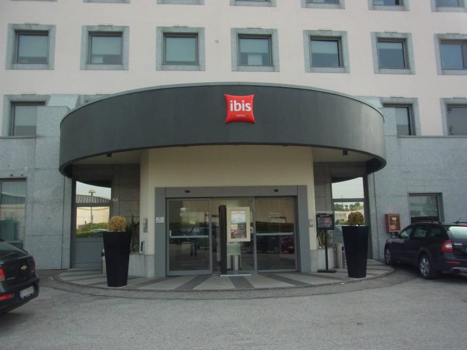 Hoteleingang Leonardo Hotel Verona