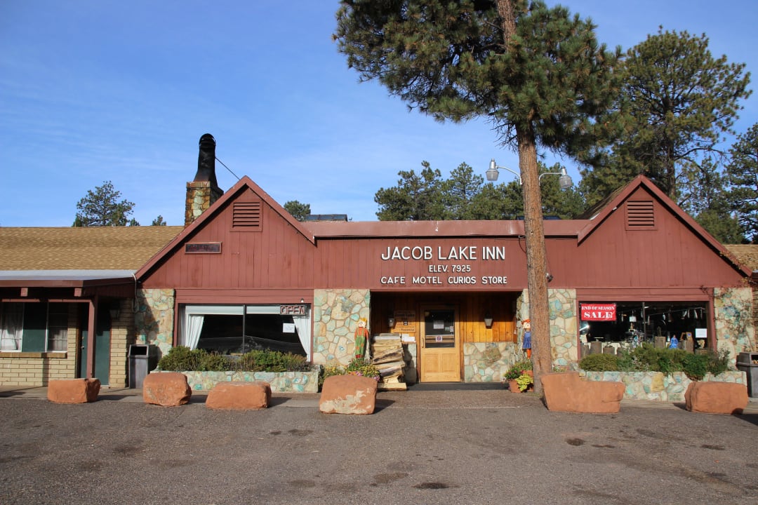 Blick auf die Rezeption und Shop Jacob Lake Inn