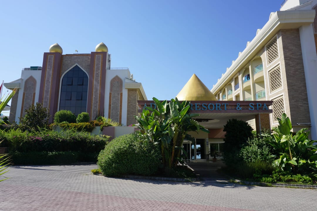 Vorderansicht des Hotels Adalya Resort & Spa - Adults Only