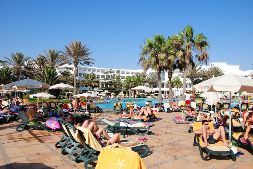 Przy basenie Iberostar Waves Founty Beach