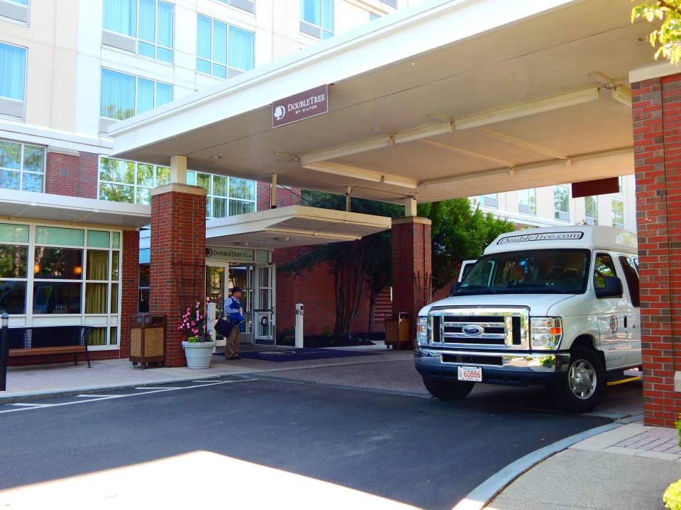 Hoteleingang Hotel Doubletree Club Bayside